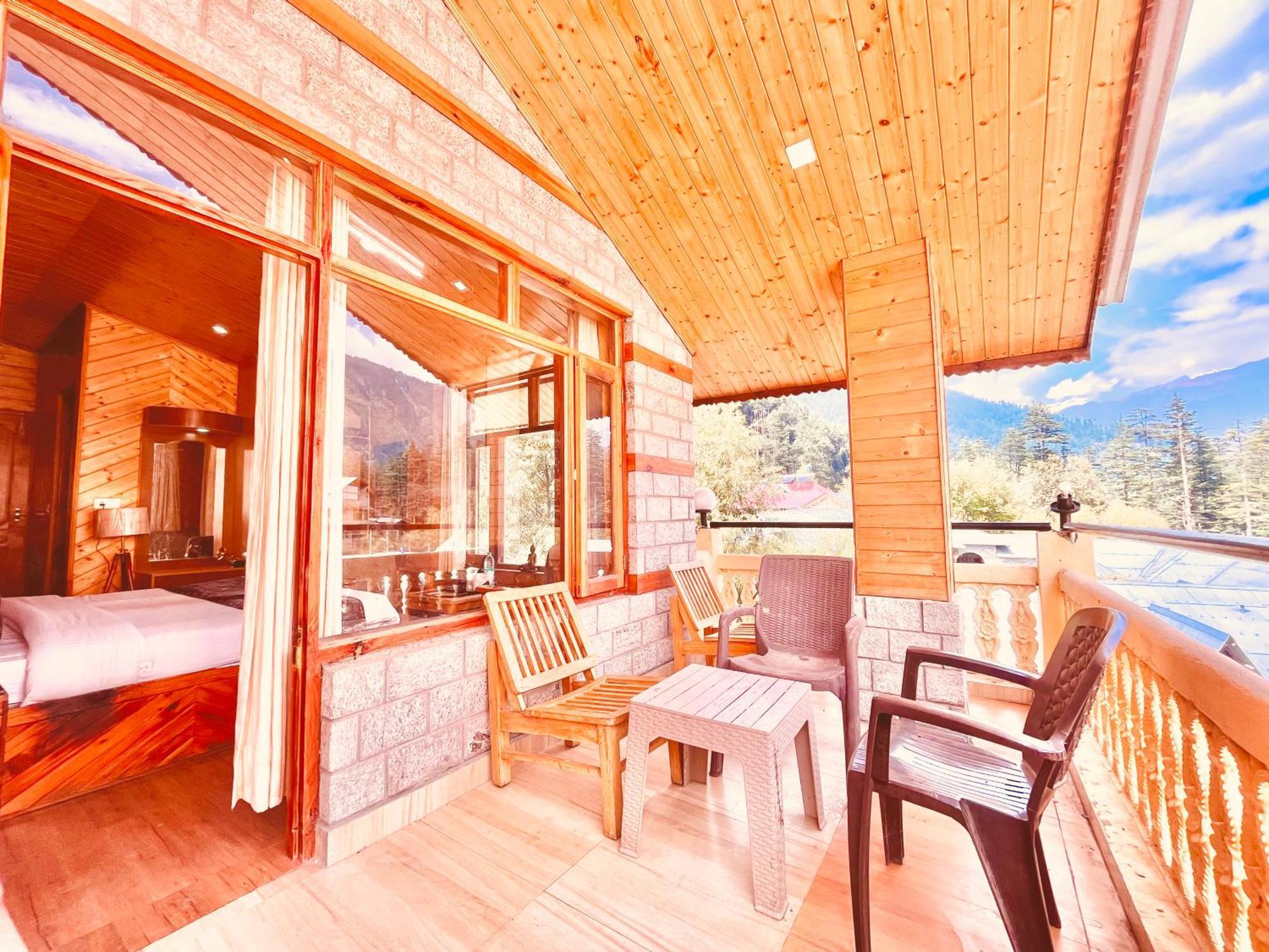 Sagar Resort !! Mountain View ! Luxury Stay ! Family Resort ! Private Parking ! Near Mall Road Manāli Zewnętrze zdjęcie