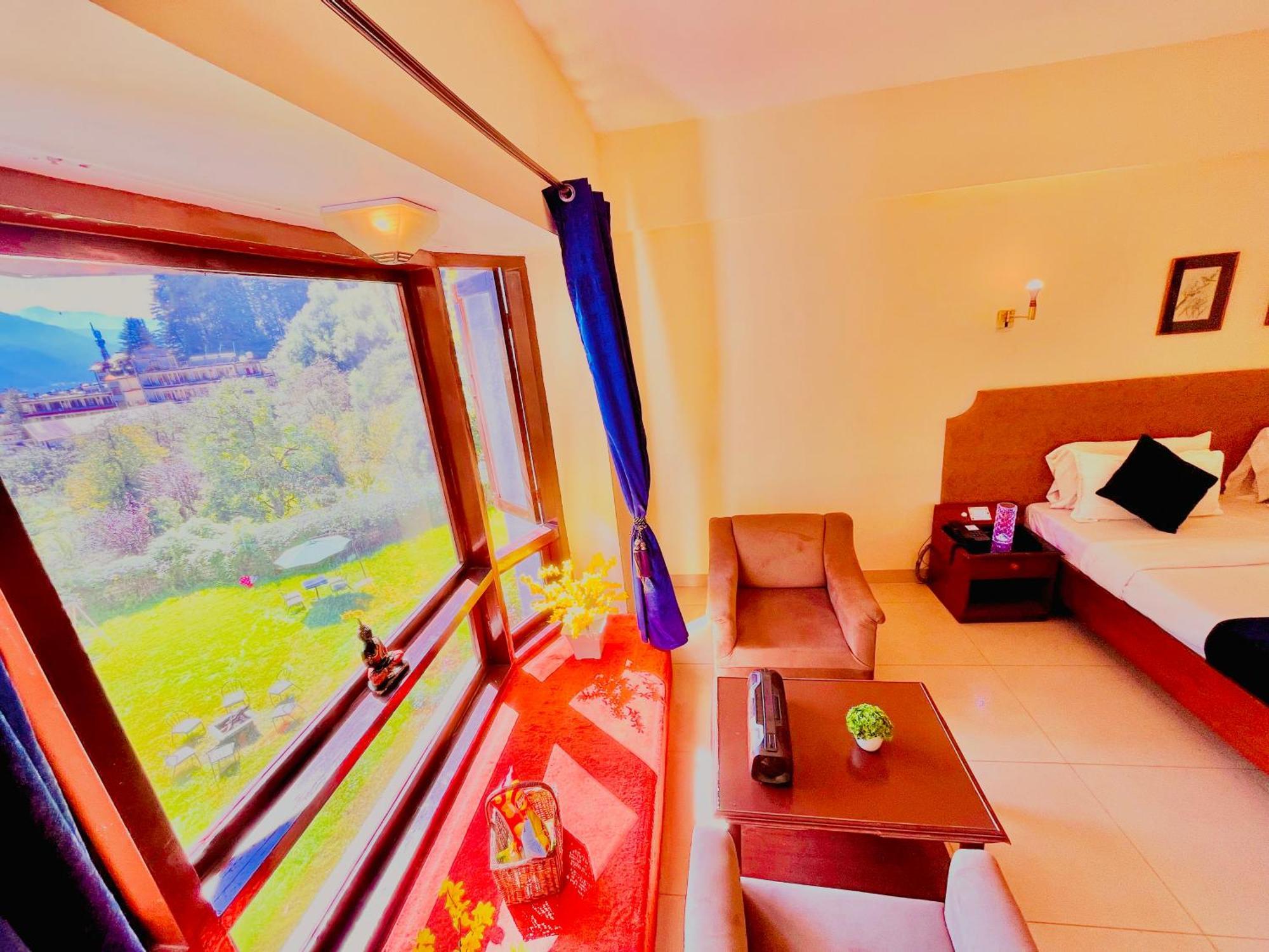 Sagar Resort !! Mountain View ! Luxury Stay ! Family Resort ! Private Parking ! Near Mall Road Manāli Zewnętrze zdjęcie
