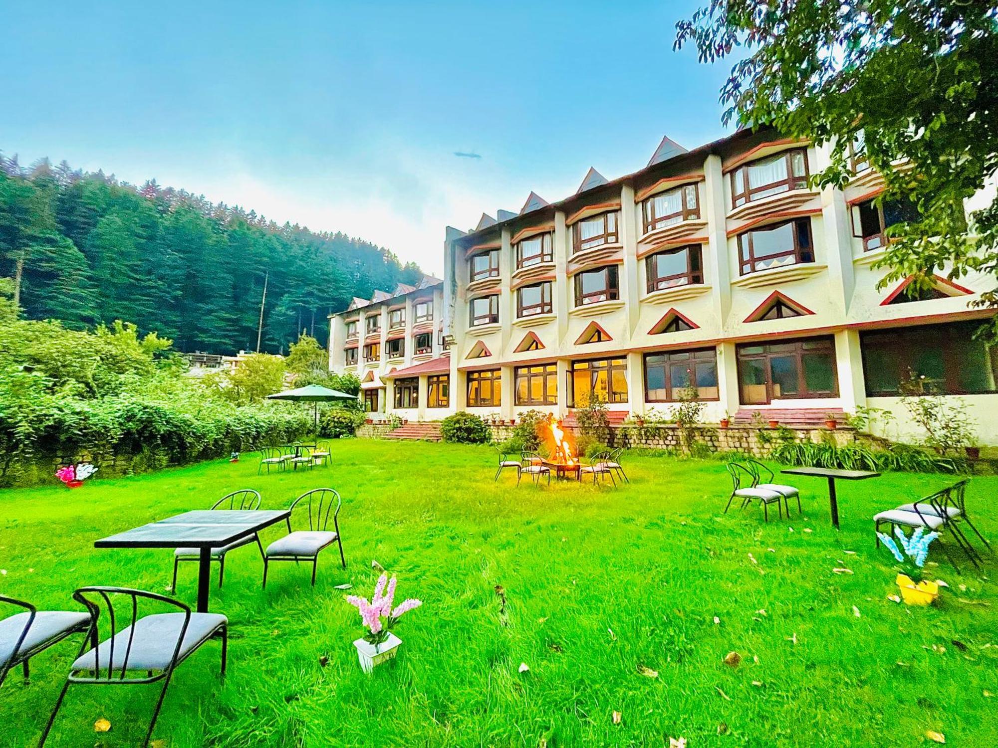 Sagar Resort !! Mountain View ! Luxury Stay ! Family Resort ! Private Parking ! Near Mall Road Manāli Zewnętrze zdjęcie