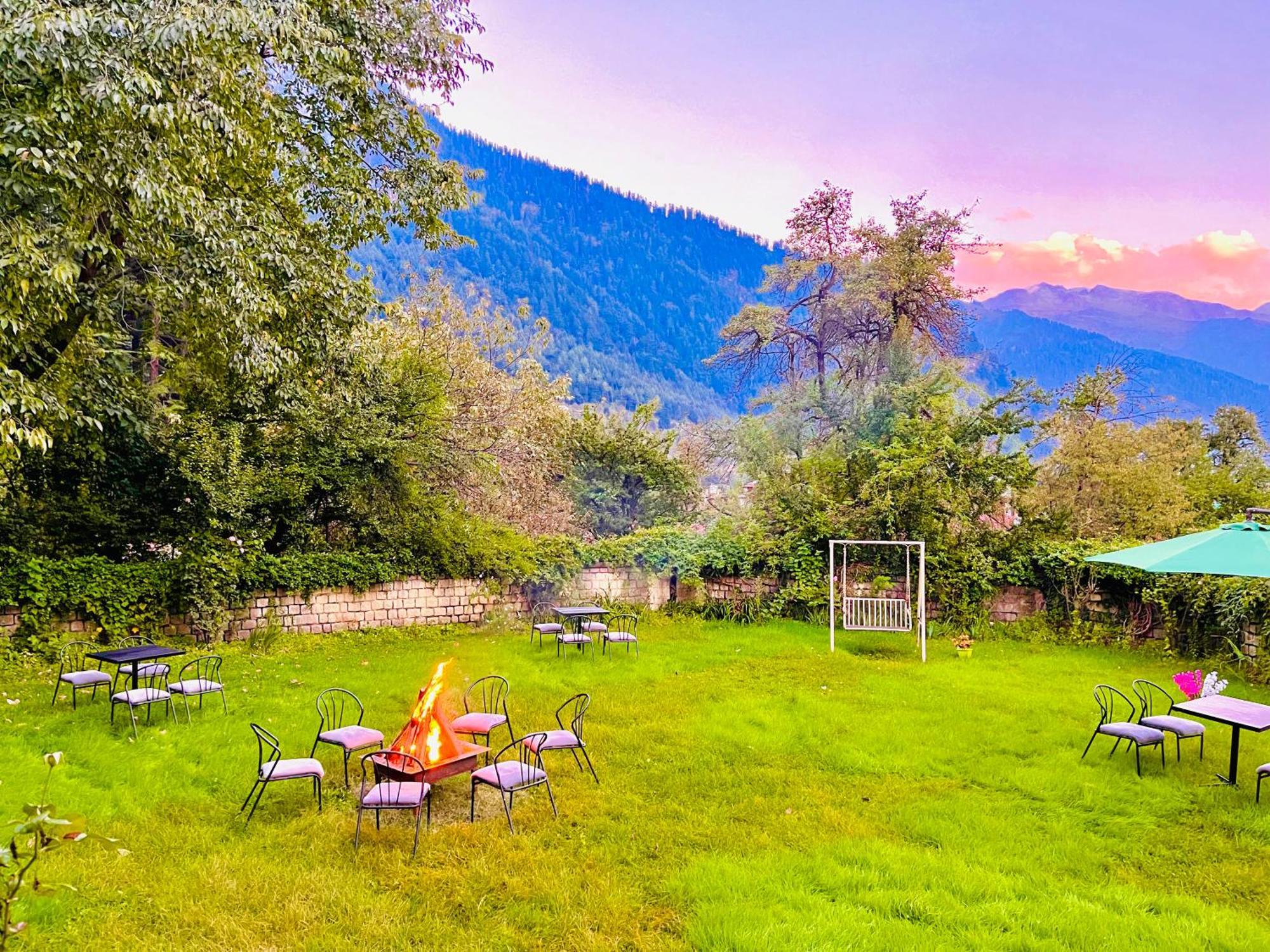 Sagar Resort !! Mountain View ! Luxury Stay ! Family Resort ! Private Parking ! Near Mall Road Manāli Zewnętrze zdjęcie