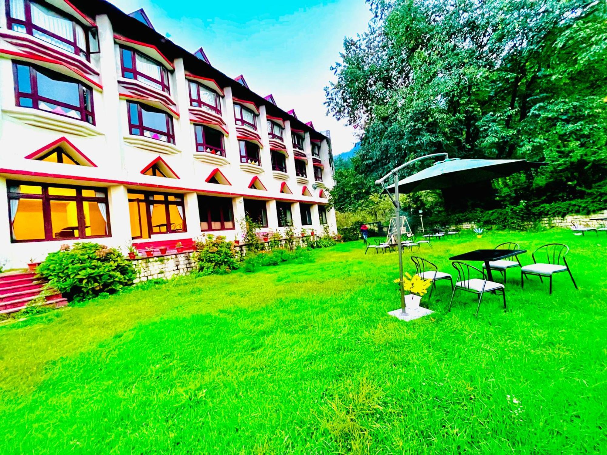 Sagar Resort !! Mountain View ! Luxury Stay ! Family Resort ! Private Parking ! Near Mall Road Manāli Zewnętrze zdjęcie